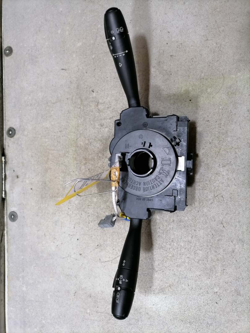 Peugeot 206+ original Kombischalter Blinkerschalter Wischerschalter Schleifring Bj.2010 Peugeot 206+ original Kombischalter Blinkerschalter Wischerschalter Schleifring Bj.2010